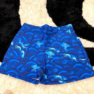 Blackmilk flying rainbow fish cuffed shorts NWT